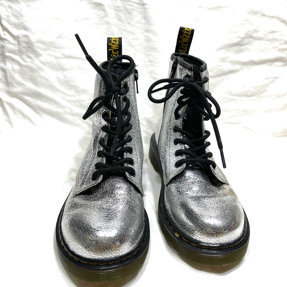 Doc martens air walk shines crackle silver excellent condition like new